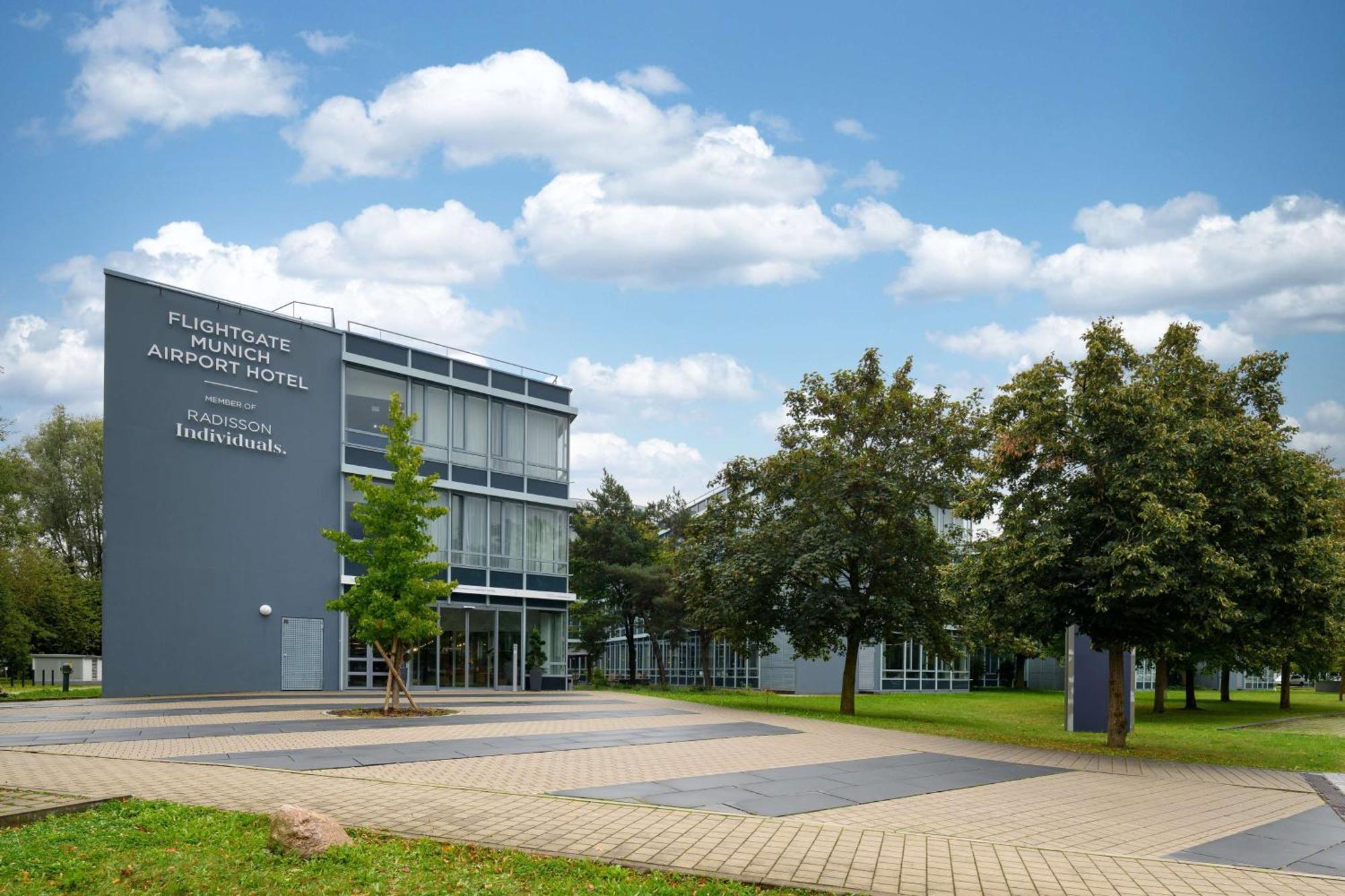 Flightgate Munich Airport Hotel, A Member Of Radisson Individuals Халбергмос Екстериор снимка