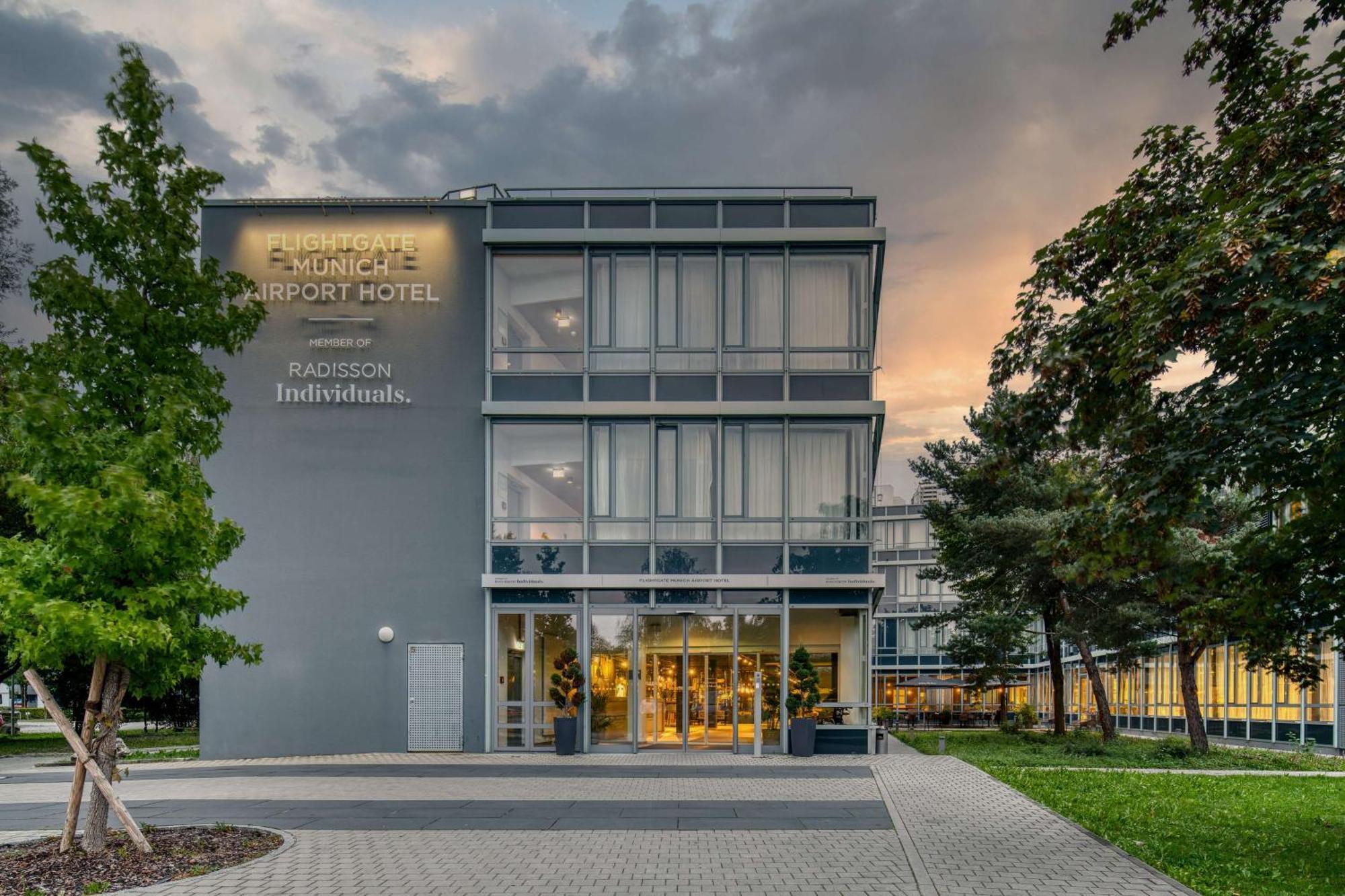 Flightgate Munich Airport Hotel, A Member Of Radisson Individuals Халбергмос Екстериор снимка